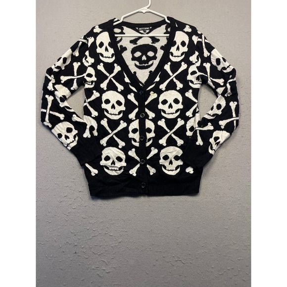 Hot Topic Sweaters - Hot Topic Cardigan Knit Skull Crossbones Black White Medium Womens